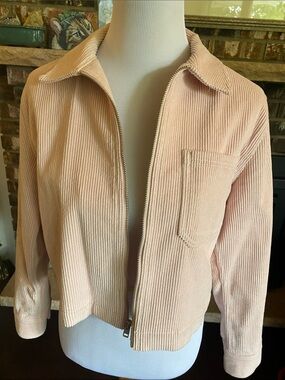 INDUSTRY peachy pink cropped corduroy jacket. Front zipper and pocket.
